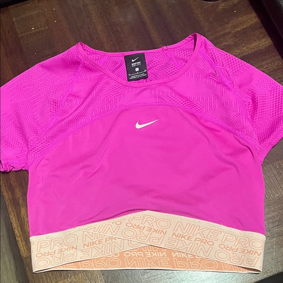 Nike Tops - Nike Women's Fuchsia and Peach Short Sleeve Top